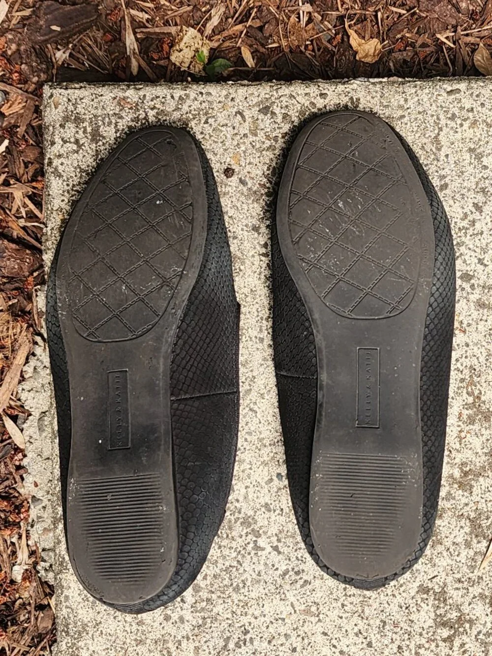 Kelly & Katie Peyton size 8 Black suede flats, faux 🐍 🐍